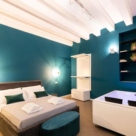 Carlo Suite Apartments Con Vasca Idromassaggio Палермо Екстериор снимка
