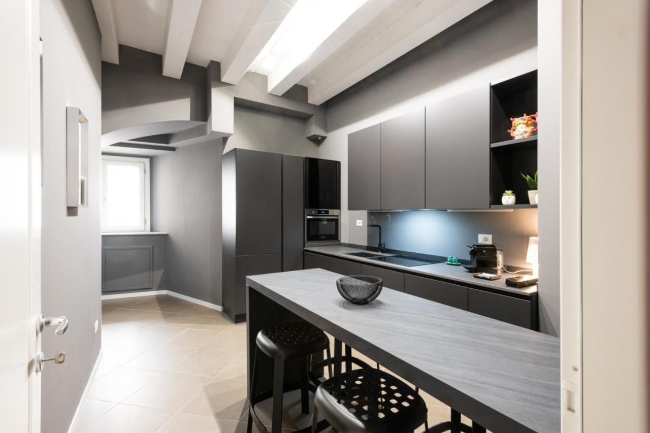 Carlo Suite Apartments Con Vasca Idromassaggio Палермо Екстериор снимка